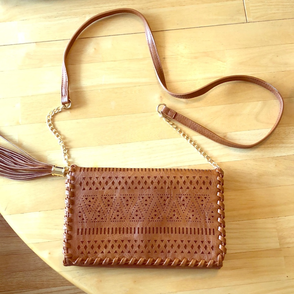 BEST Tan Crossbody to compliment any outfit!